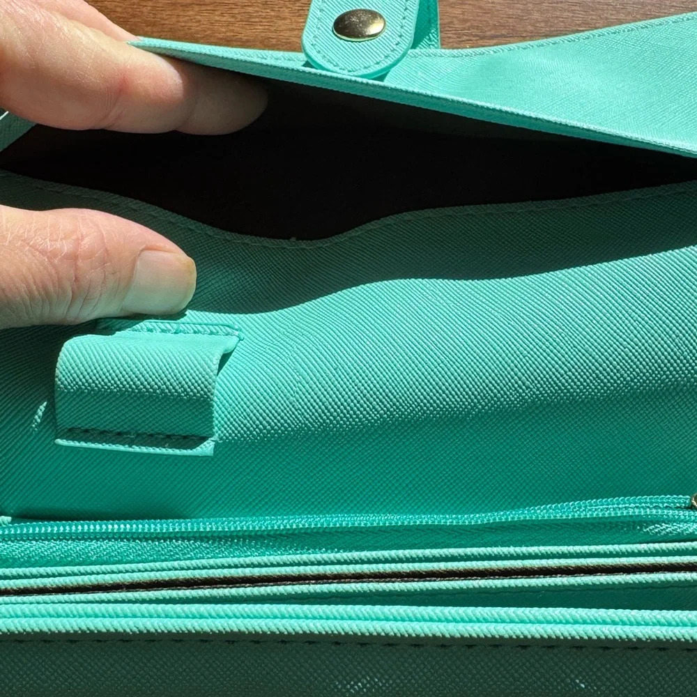 NWOT SIMPLY SOUTHERN Aqua Wallet